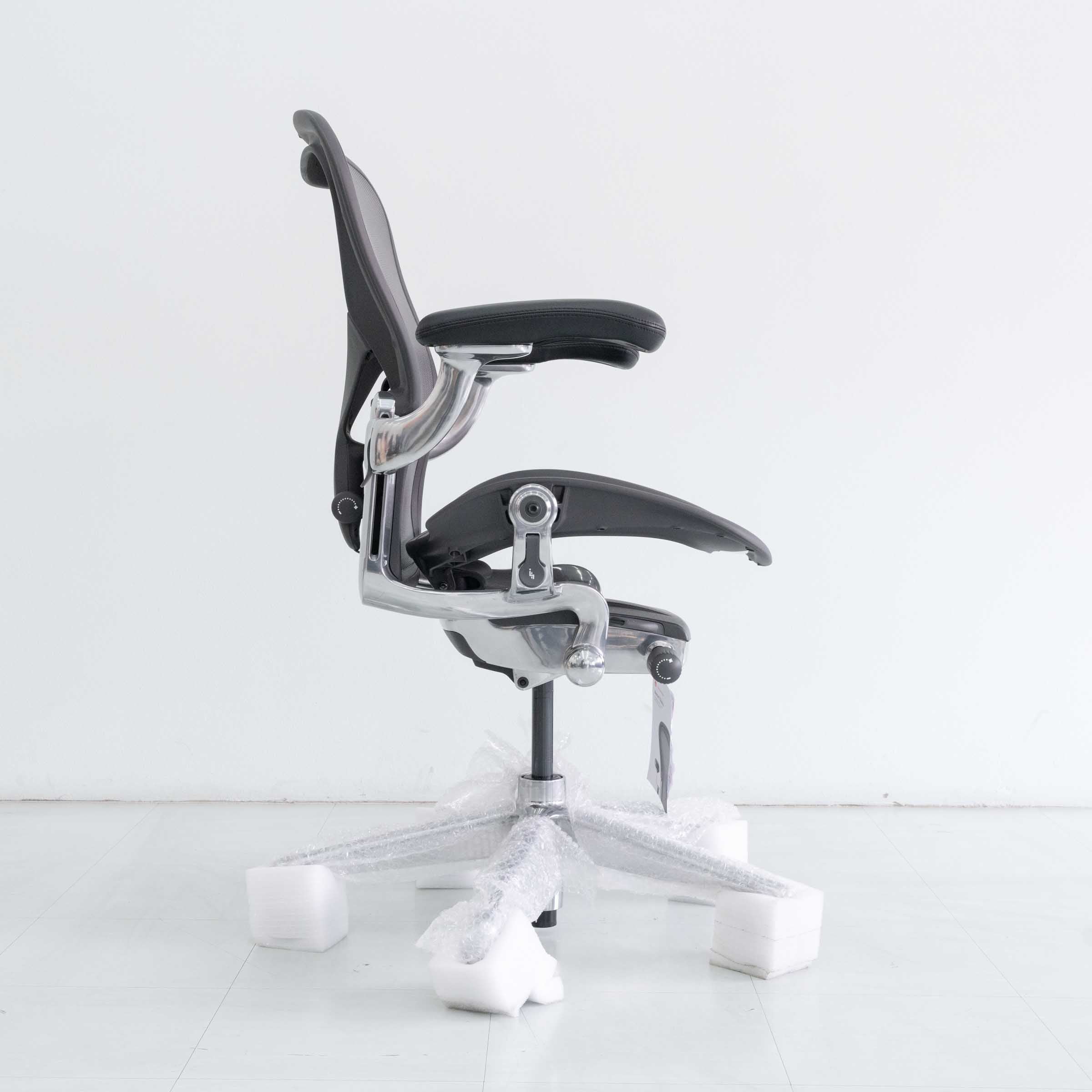 Herman Miller Remastered Aeron Chair – Graphite | Aluminium Frame