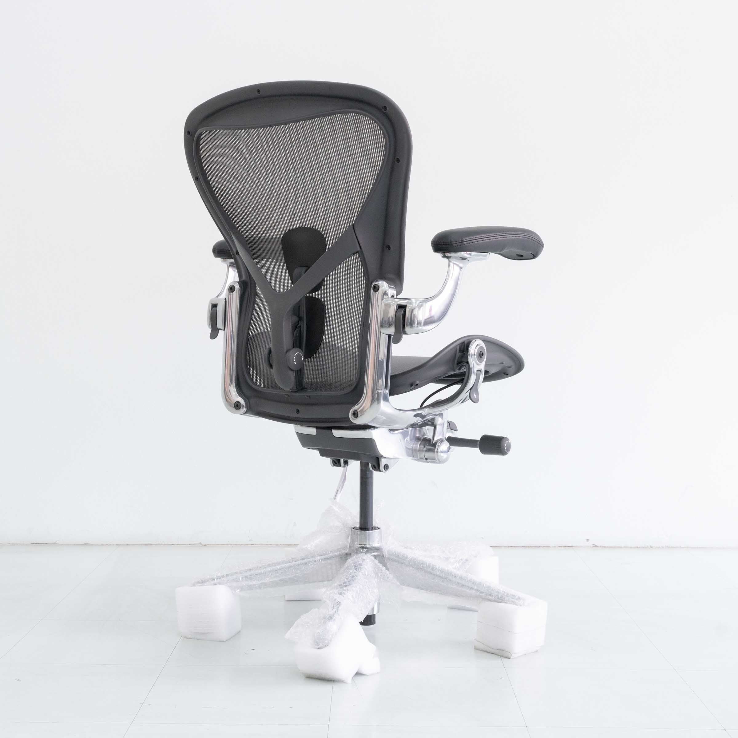 Herman Miller Remastered Aeron Chair – Graphite | Aluminium Frame