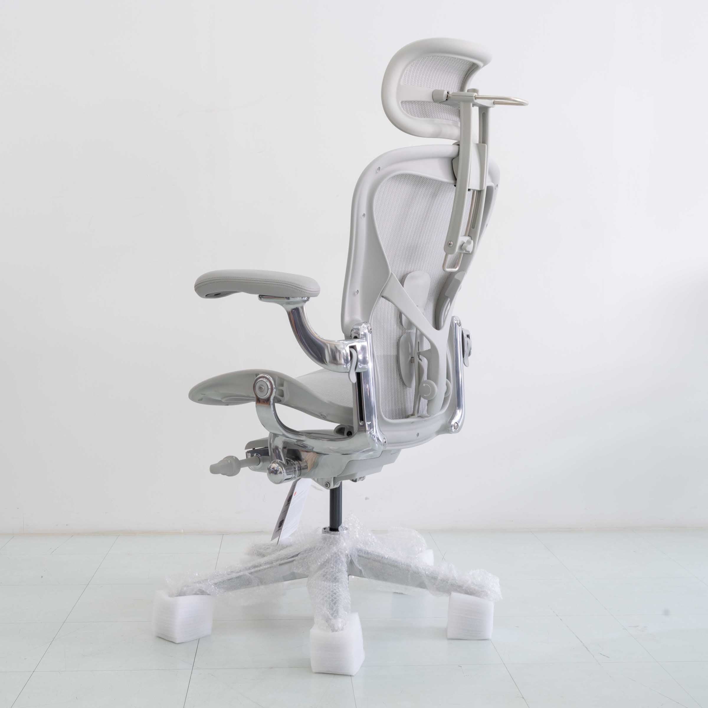 Herman Miller Remastered Aeron Chair – Mineral | Aluminium Frame