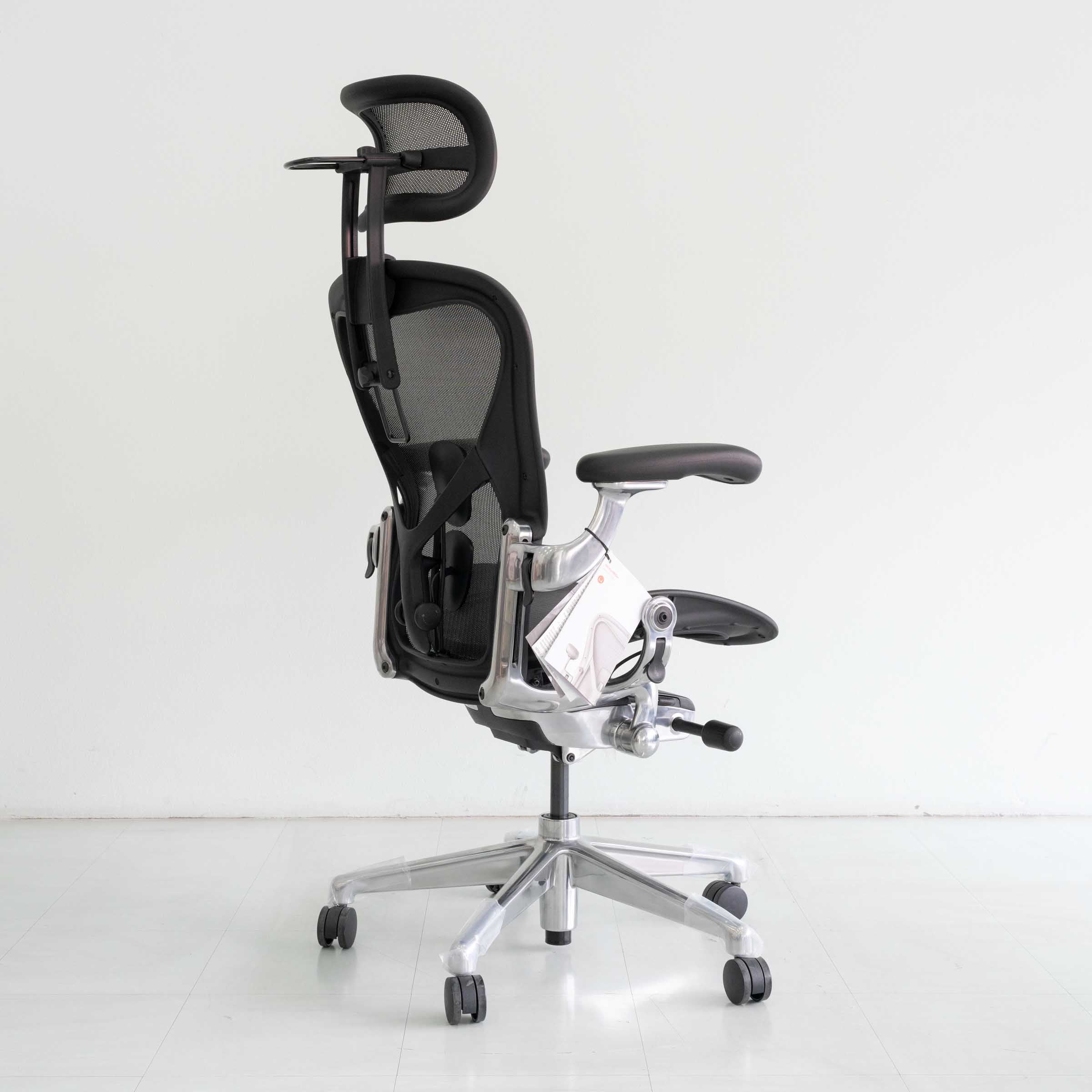 Herman Miller Remastered Aeron Chair – Onyx | Polished Aluminium Frame