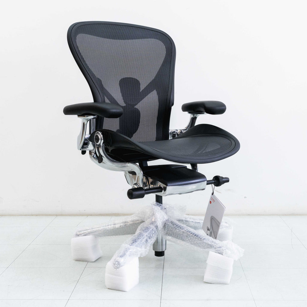 Herman Miller Remastered Aeron Chair – Onyx | Polished Aluminium Frame