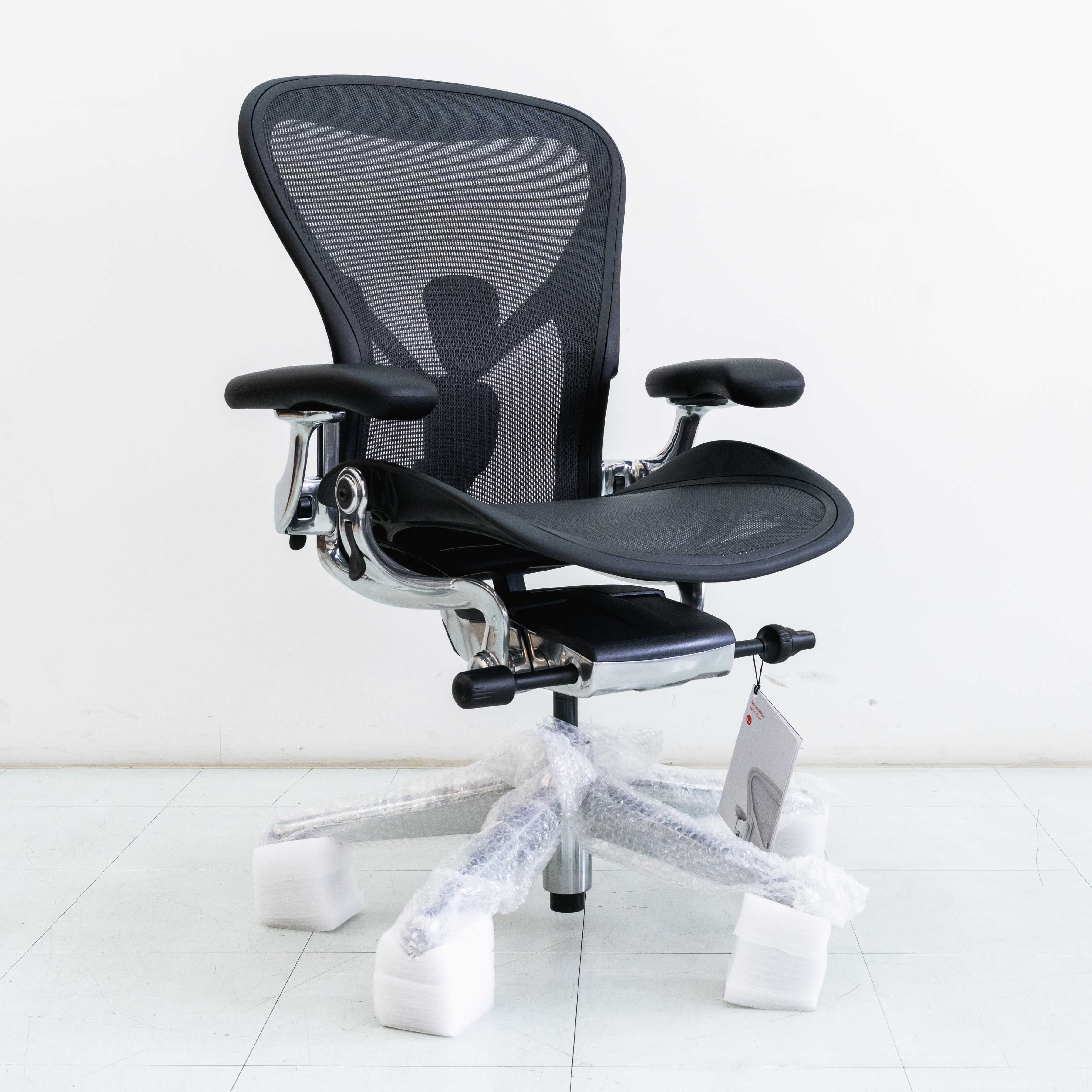Herman Miller Remastered Aeron Chair – Onyx | Polished Aluminium Frame