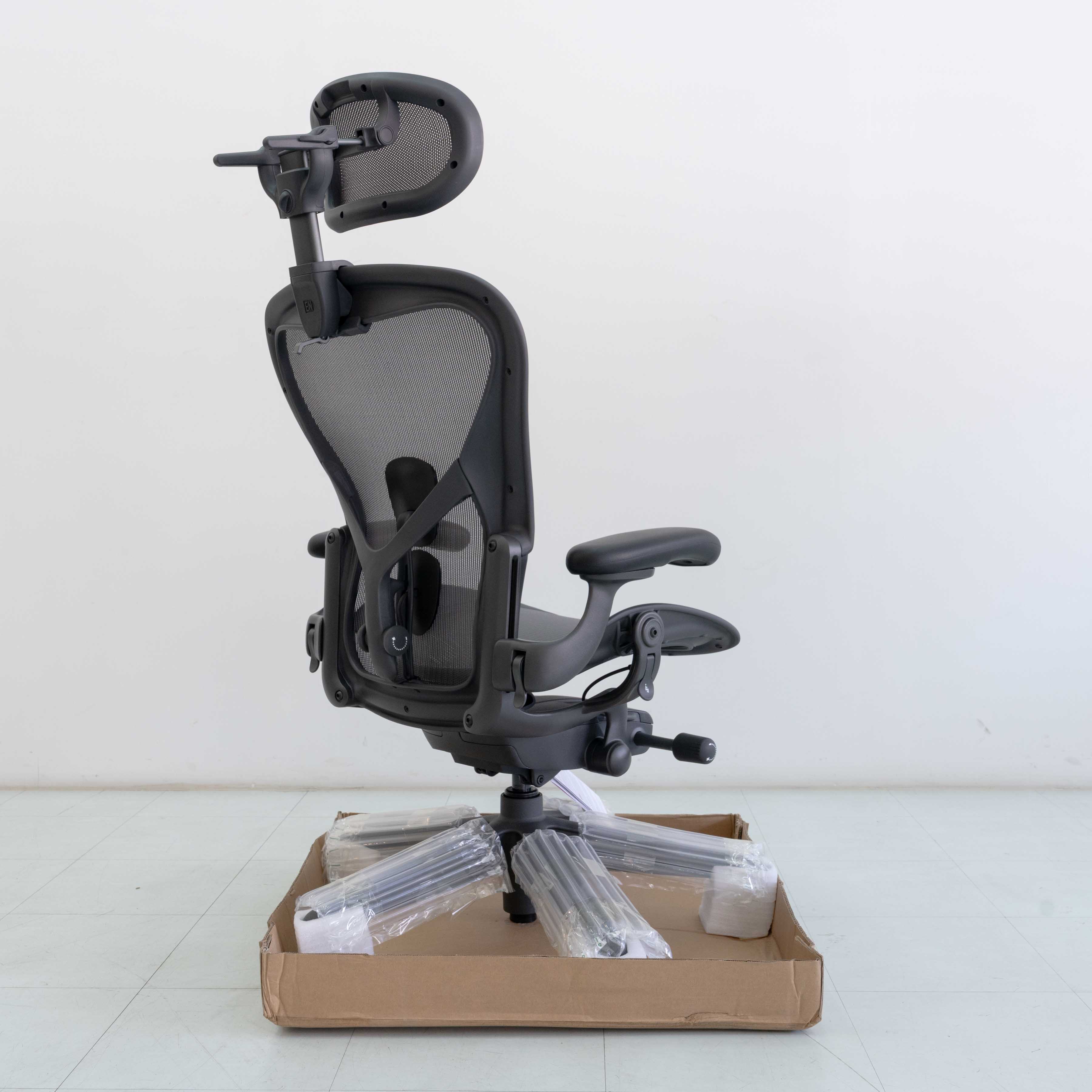 ที่รองศีรษะ Herman Miller Aeron Chair H6 จาก Engineered Now