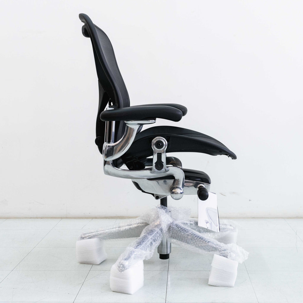 Herman Miller Remastered Aeron Chair – Onyx | Polished Aluminium Frame