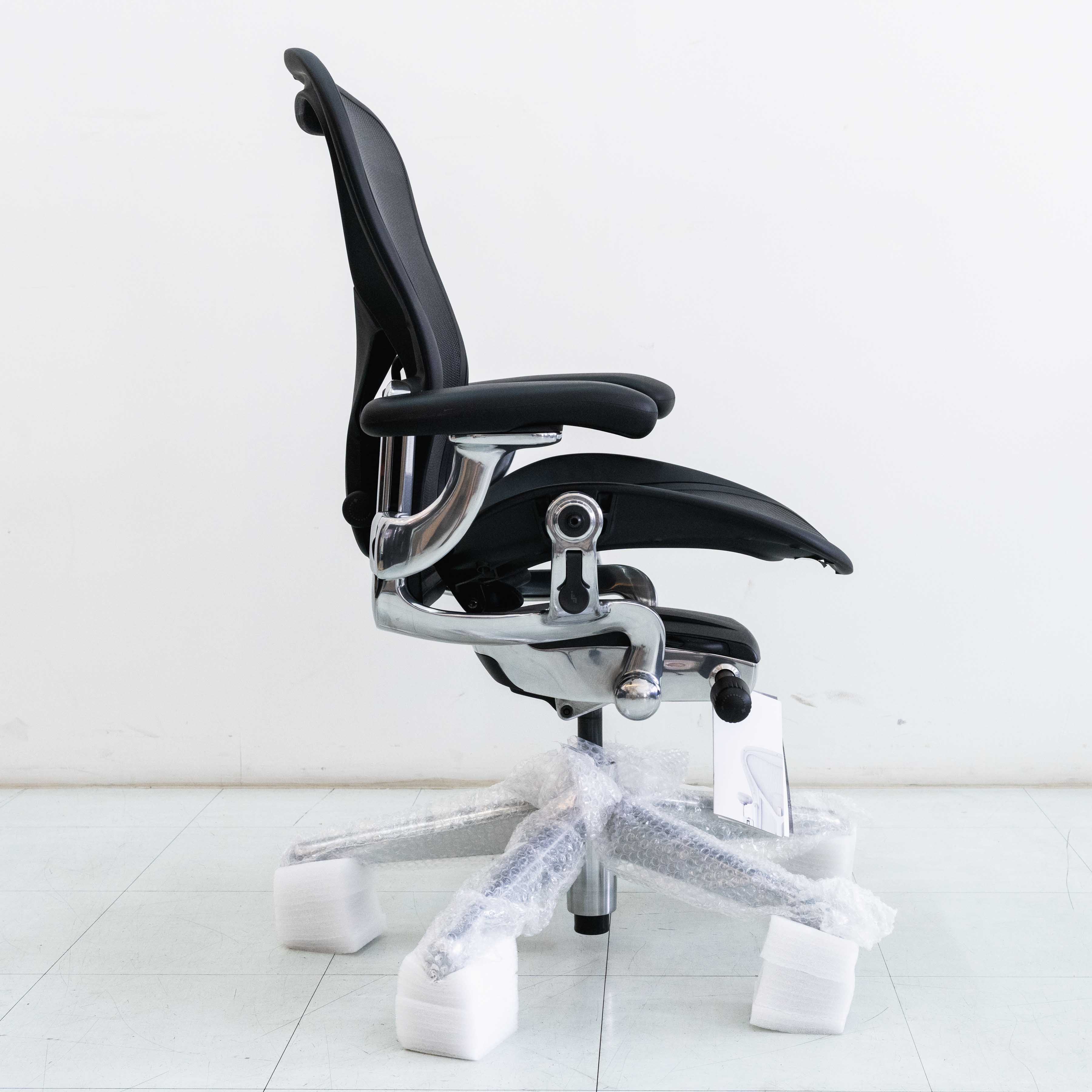 Herman Miller Remastered Aeron Chair – Onyx | Polished Aluminium Frame