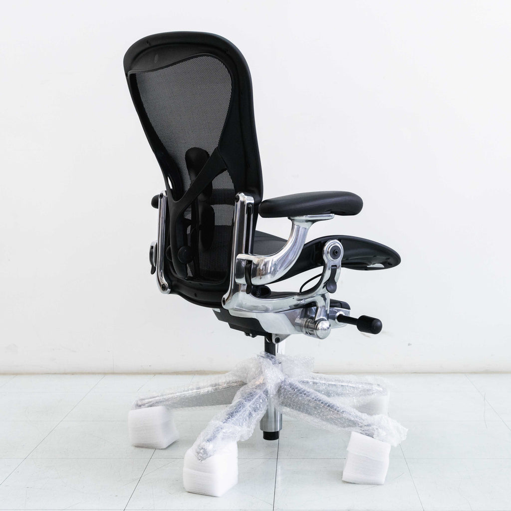 Herman Miller Remastered Aeron Chair – Onyx | Polished Aluminium Frame