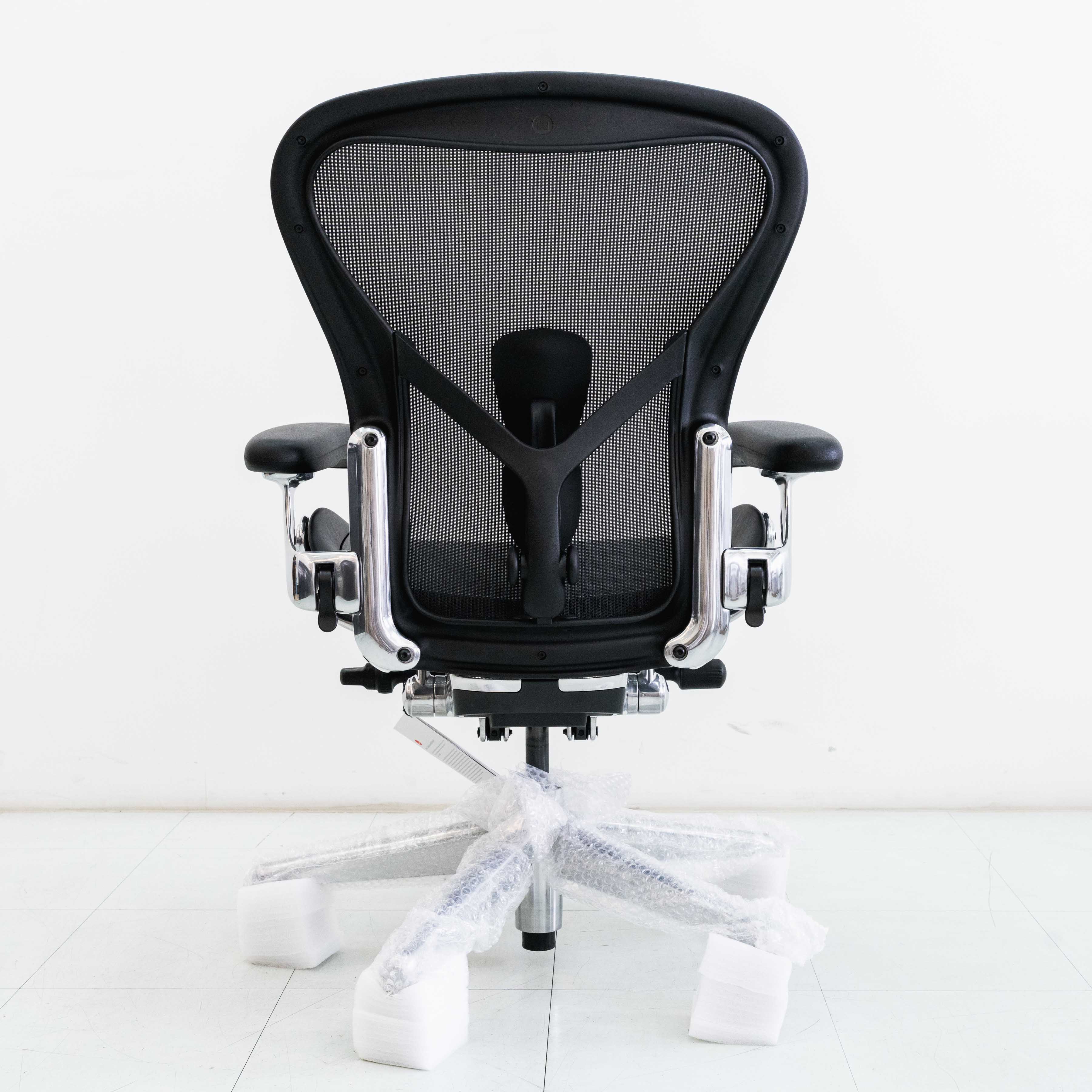 Herman Miller Remastered Aeron Chair – Onyx | Polished Aluminium Frame