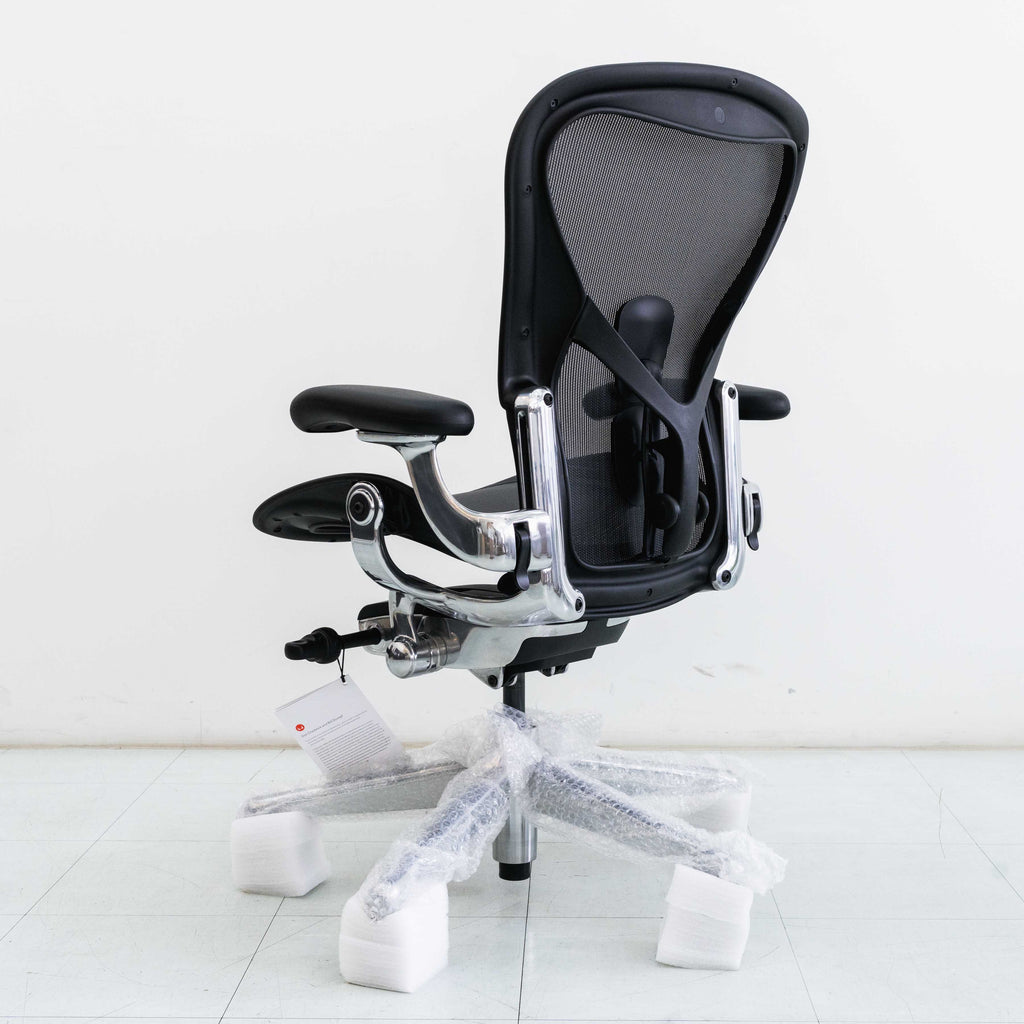 Herman Miller Remastered Aeron Chair – Onyx | Polished Aluminium Frame