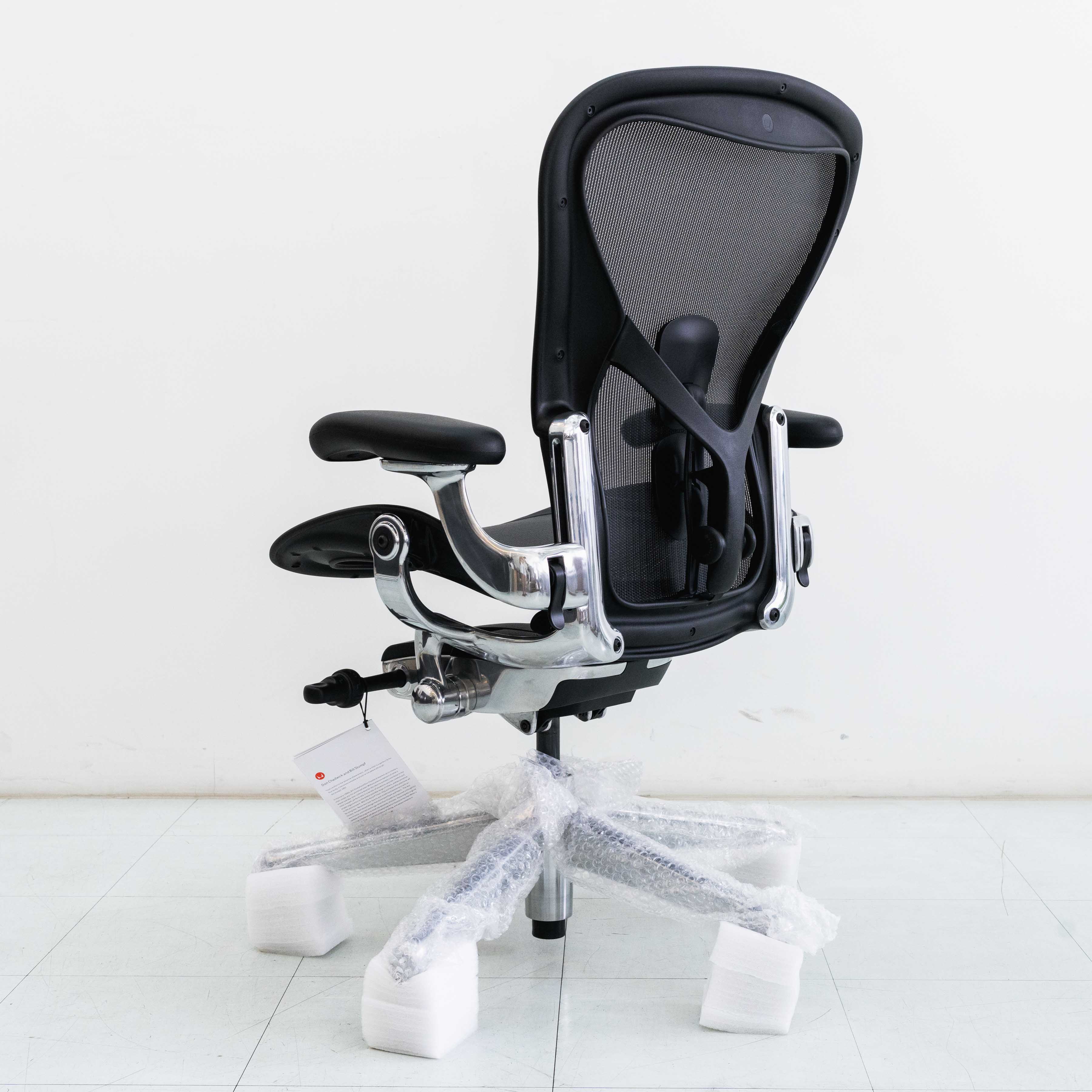 Herman Miller Remastered Aeron Chair – Onyx | Polished Aluminium Frame