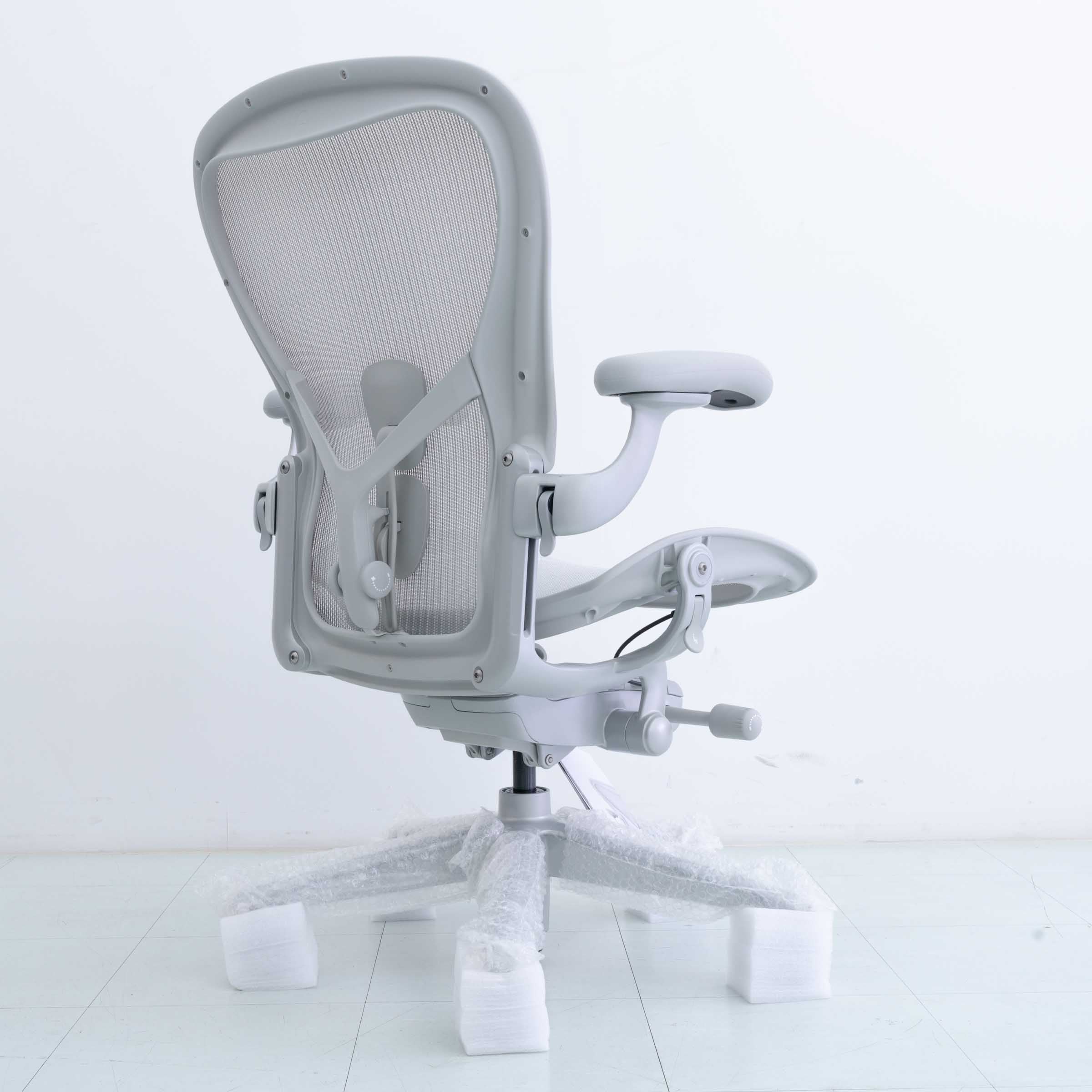 Herman Miller Remastered Aeron Chair – Mineral | Steel Frame