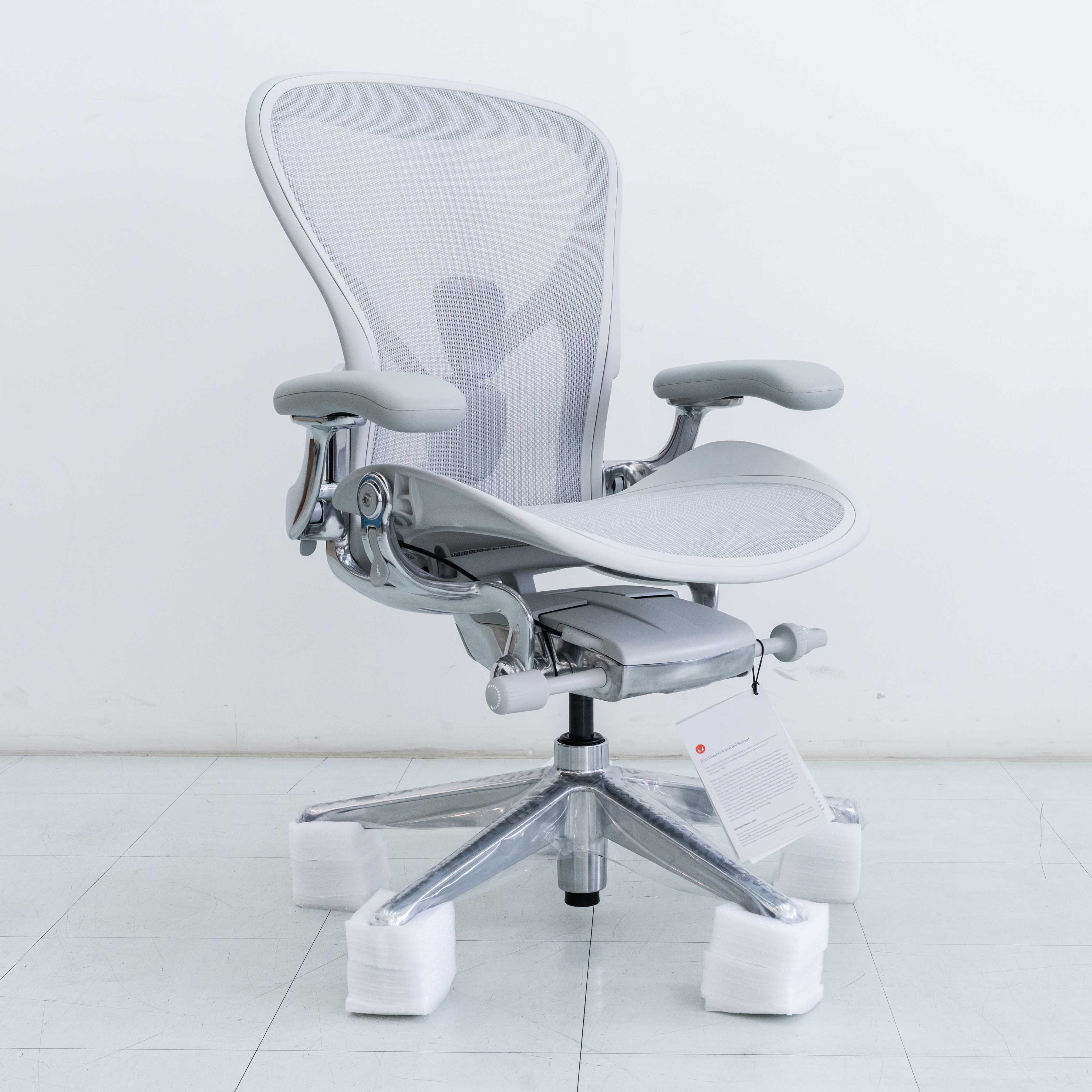 Herman Miller Remastered Aeron Chair – Mineral | Aluminium Frame
