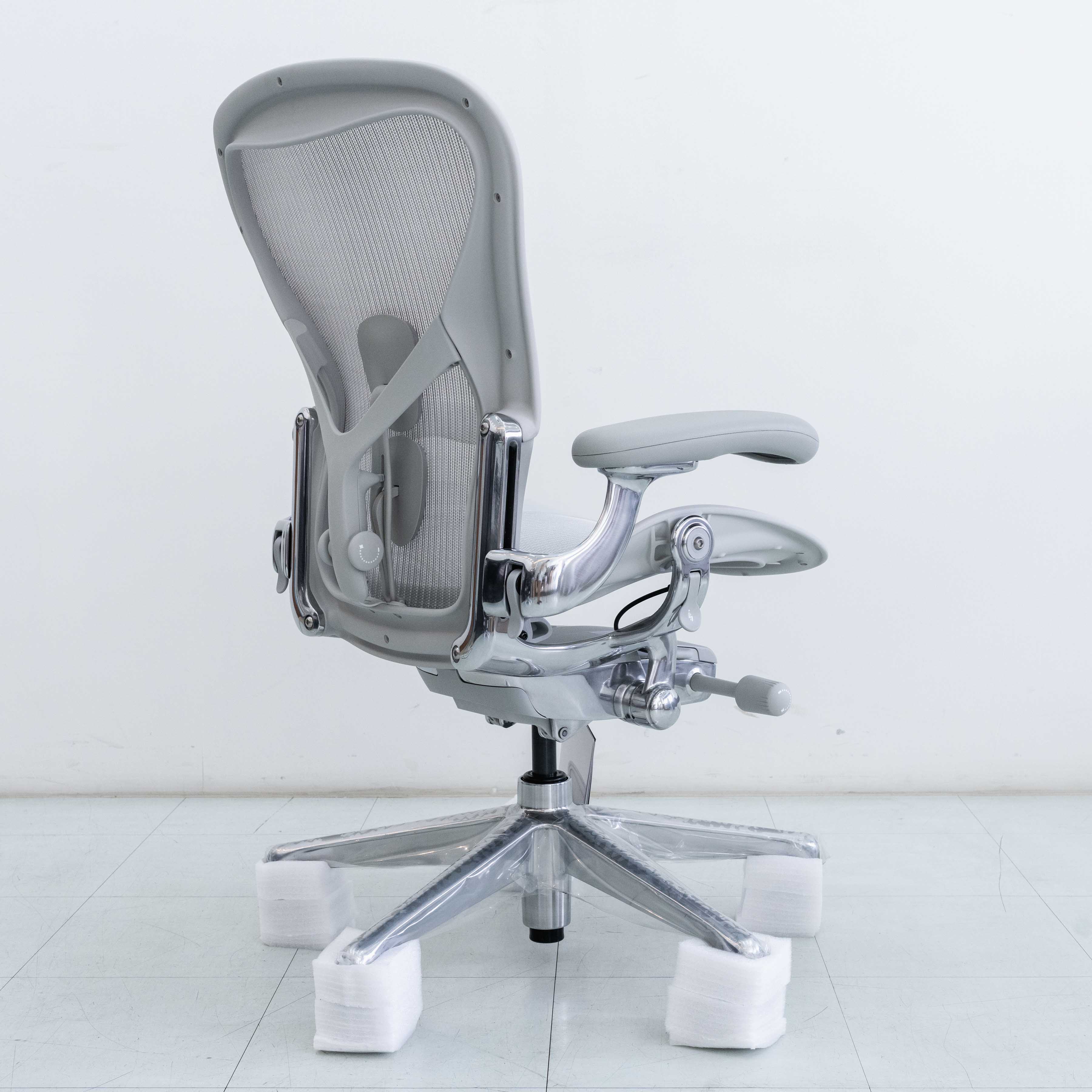 Herman Miller Remastered Aeron Chair – Mineral | Aluminium Frame