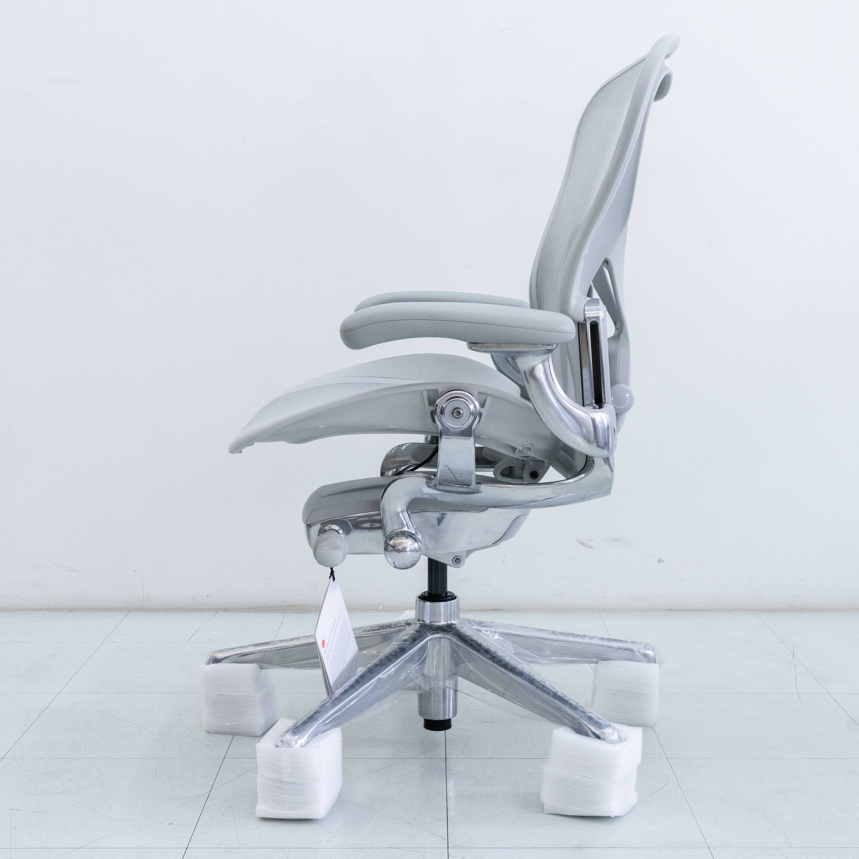 Herman Miller Remastered Aeron Chair – Mineral | Aluminium Frame