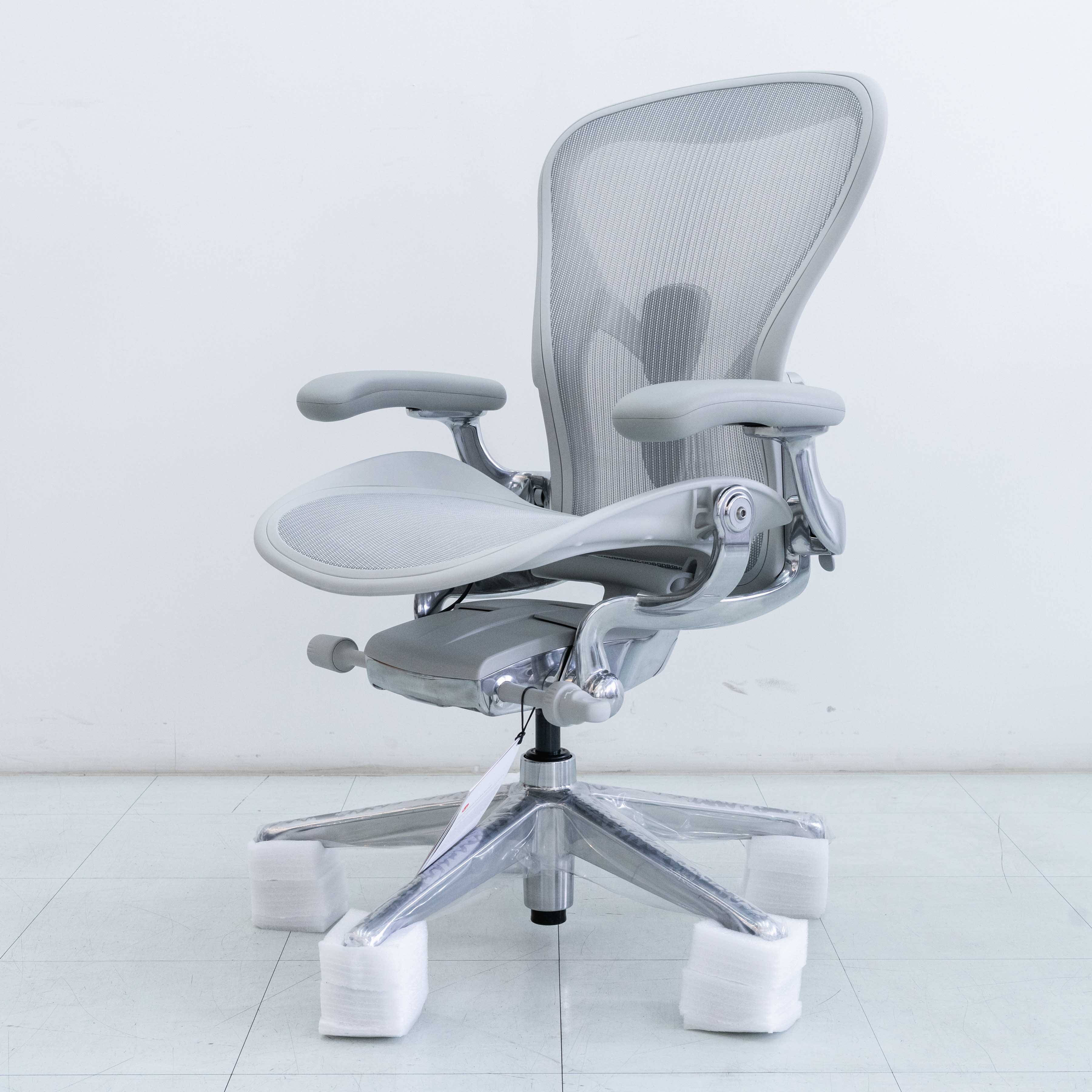 Herman Miller Remastered Aeron Chair – Mineral | Aluminium Frame