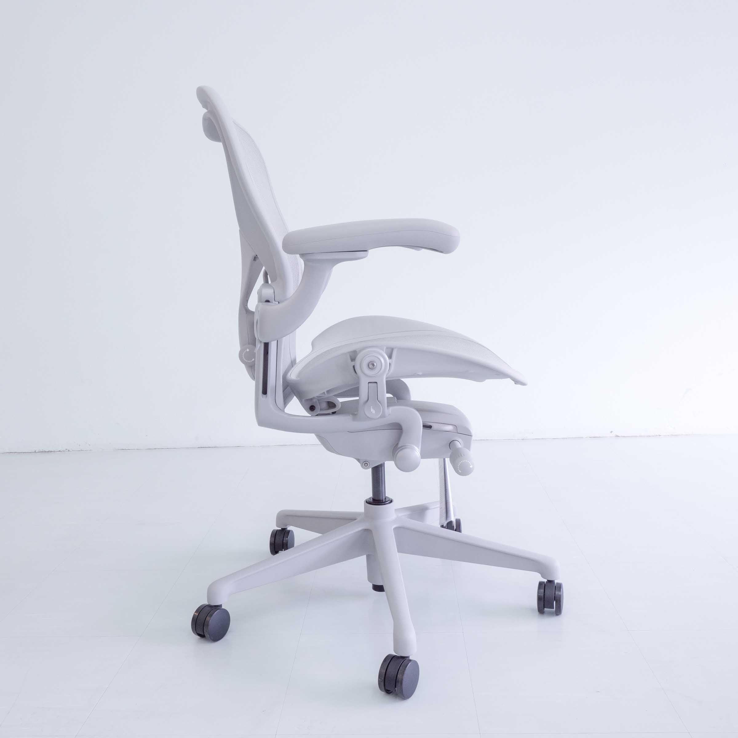 Herman Miller Remastered Aeron Chair – Mineral | Nylon Frame